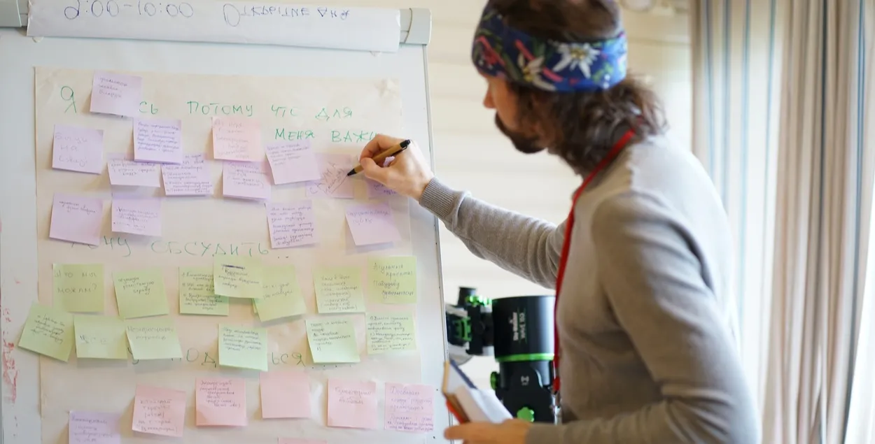 У праграме былі навуковыя даклады, нефармальныя дыскусіі і тэхнічныя воркшопы
