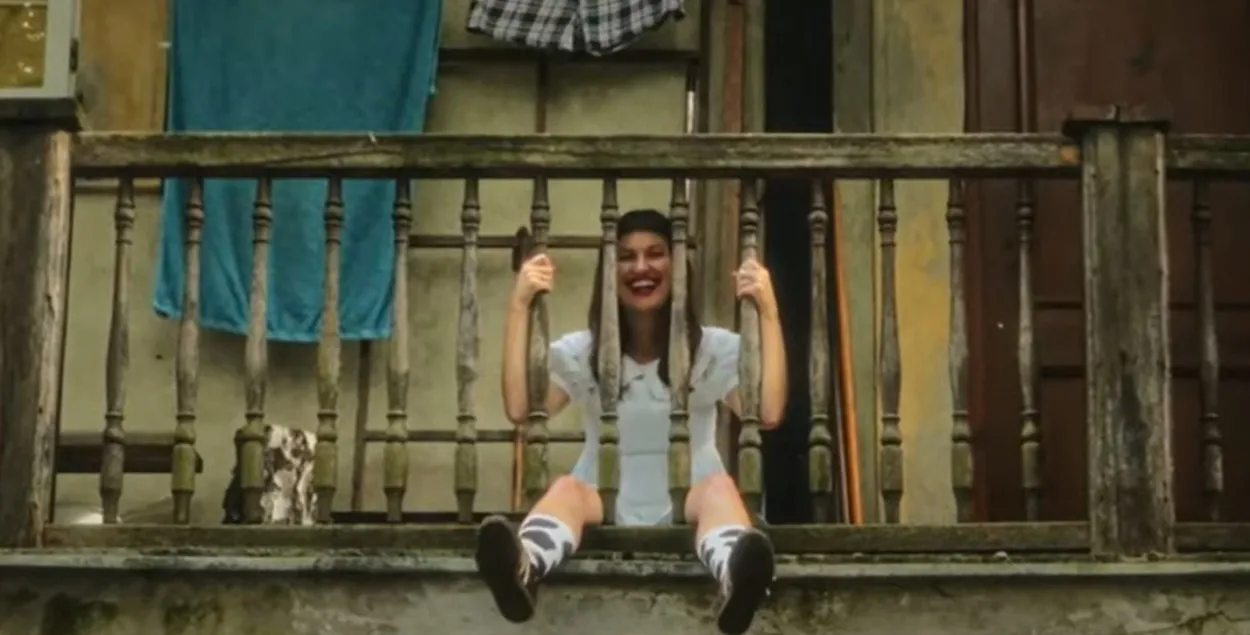 Валерыя Валадзько ў кліпе на песню "Дом"
