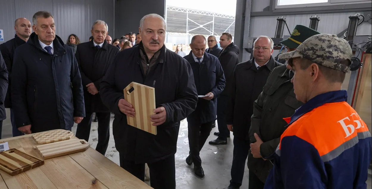 Аляксандр Лукашэнка падчас паездкі ў Лепельскі раён 31 кастрычніка 2025 года

