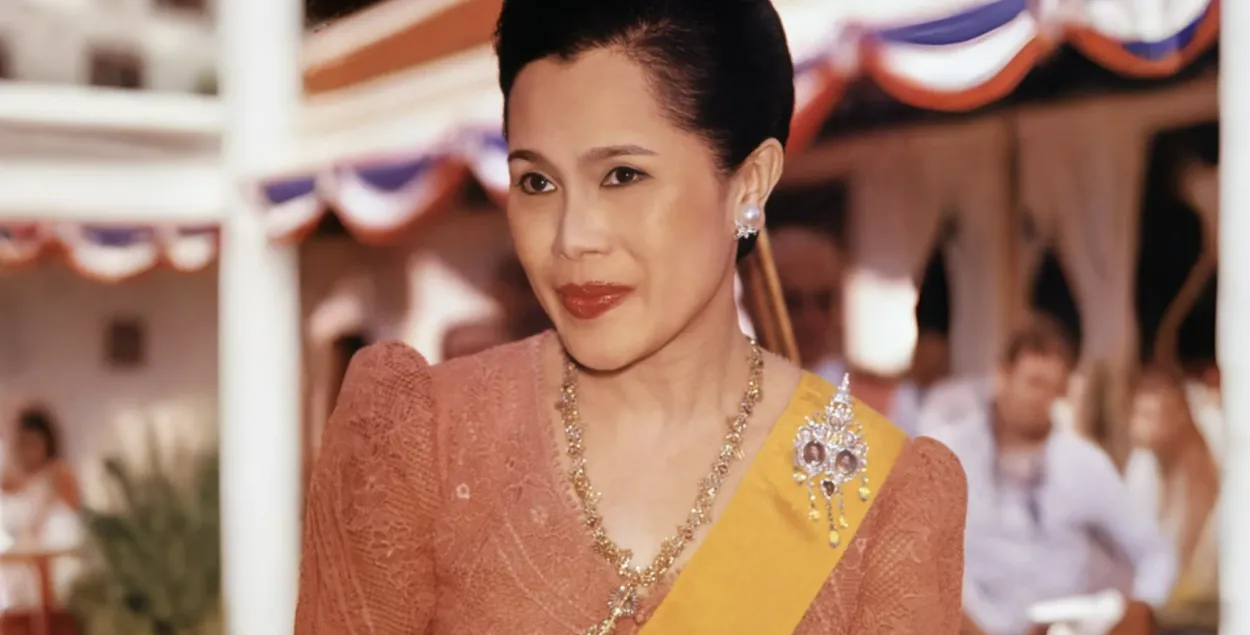 Каралева-кансорт Тайланда Сірыкіт
