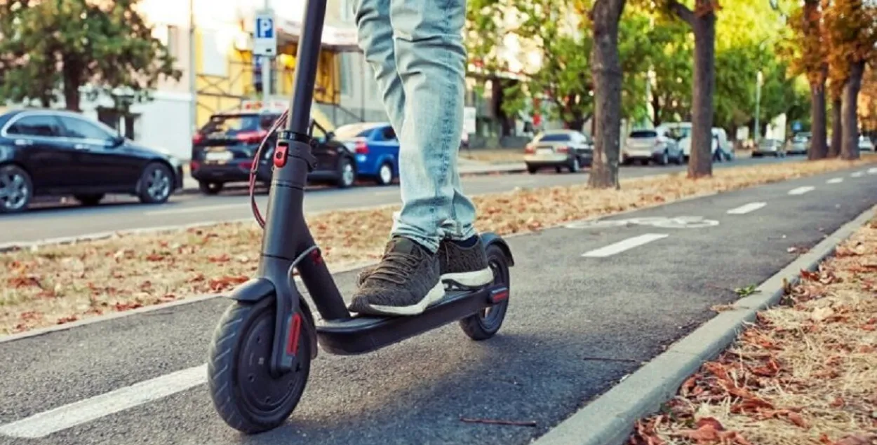 Электрасамакат на дарожцы
