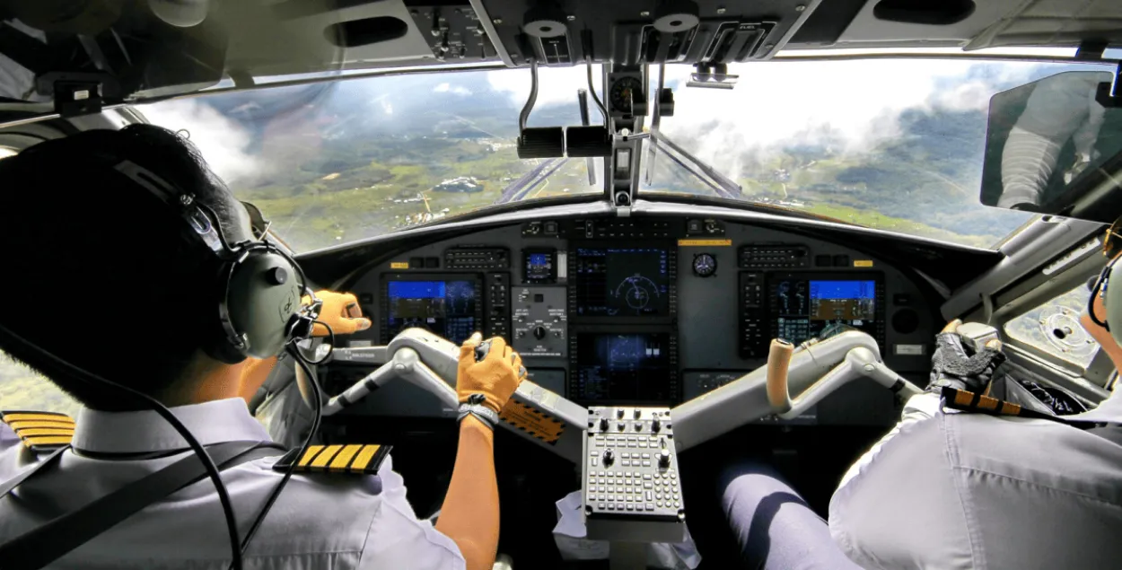 Пилоты самолёта
