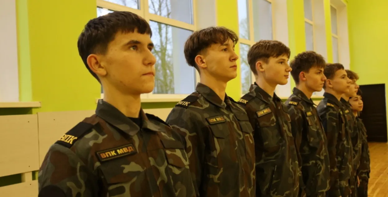 Военно-патриотический клуб в детском доме в Сенно
