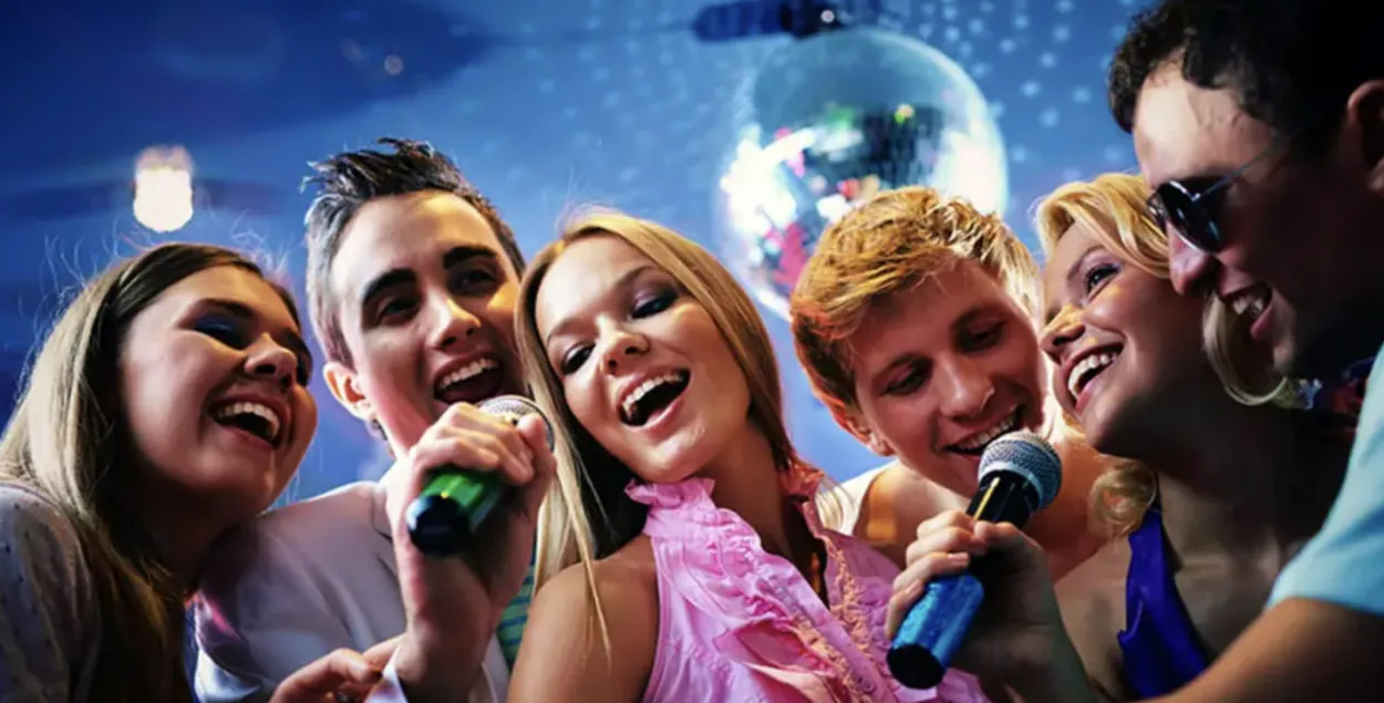 Наведвальнікі караоке
