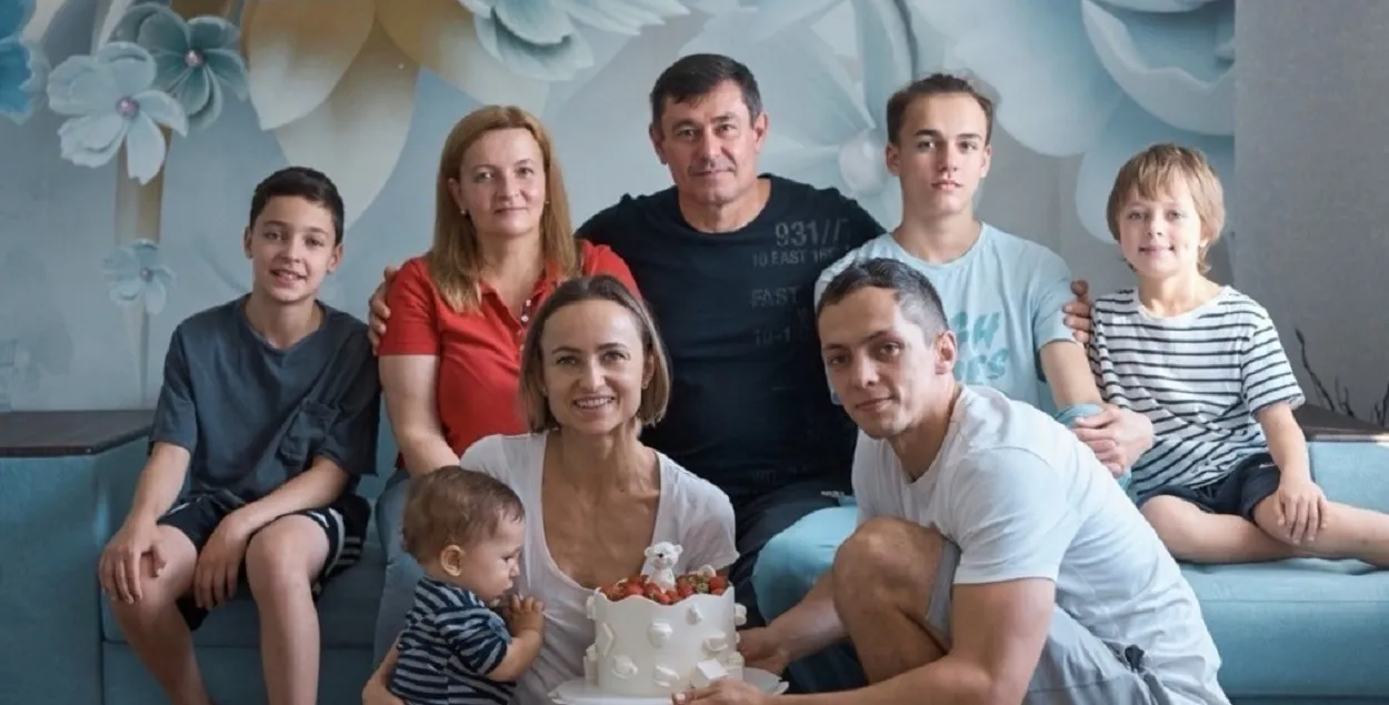 Генадзь Шчэрбань у коле сям’і
