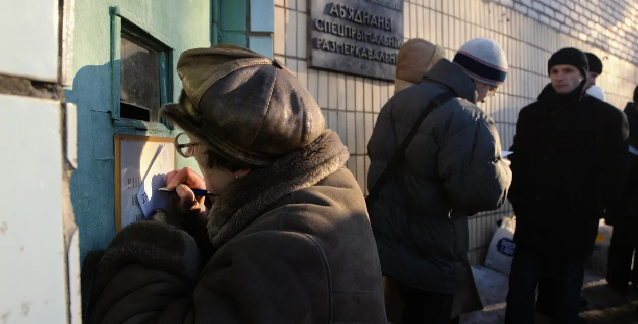 Последний раз число узников было ниже 900 человек более четырёх лет назад
