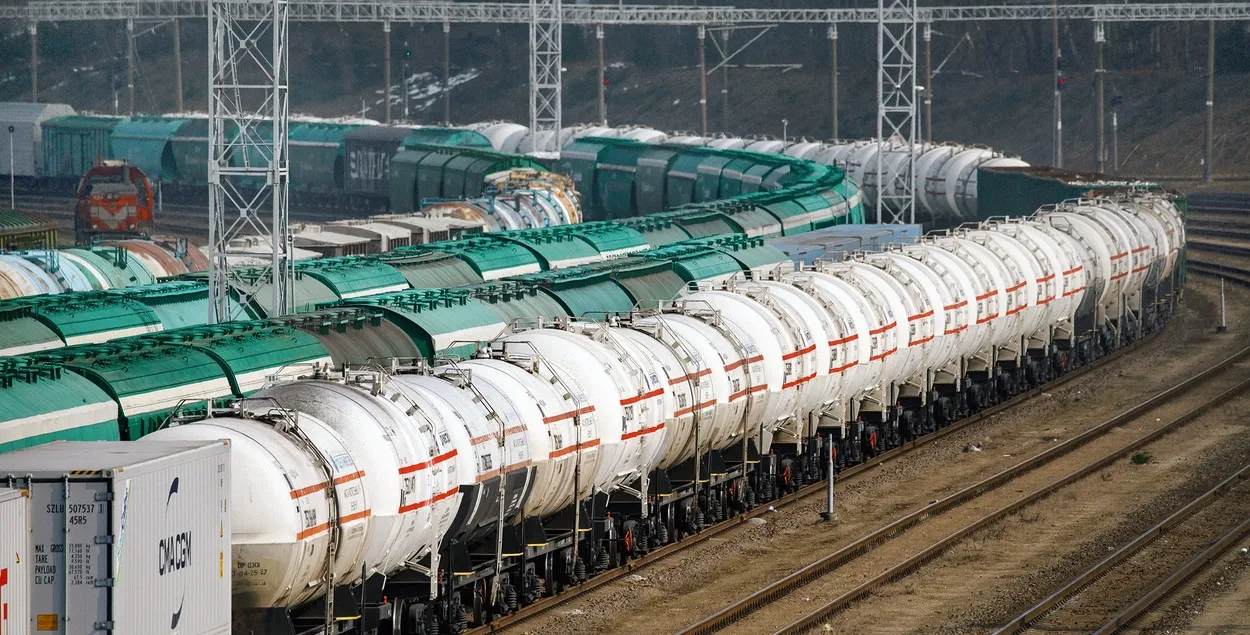 Проблемой является и вывоз мазута. Фото носит иллюстративный характер
