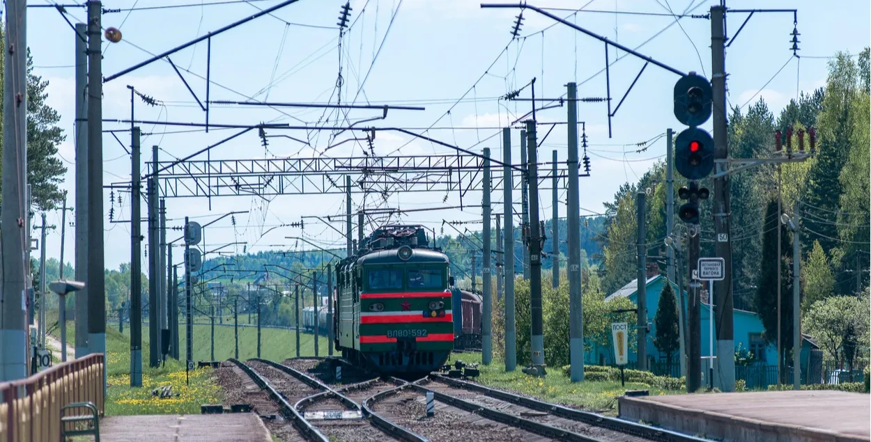При этом сама организация находится в кризисном положении
