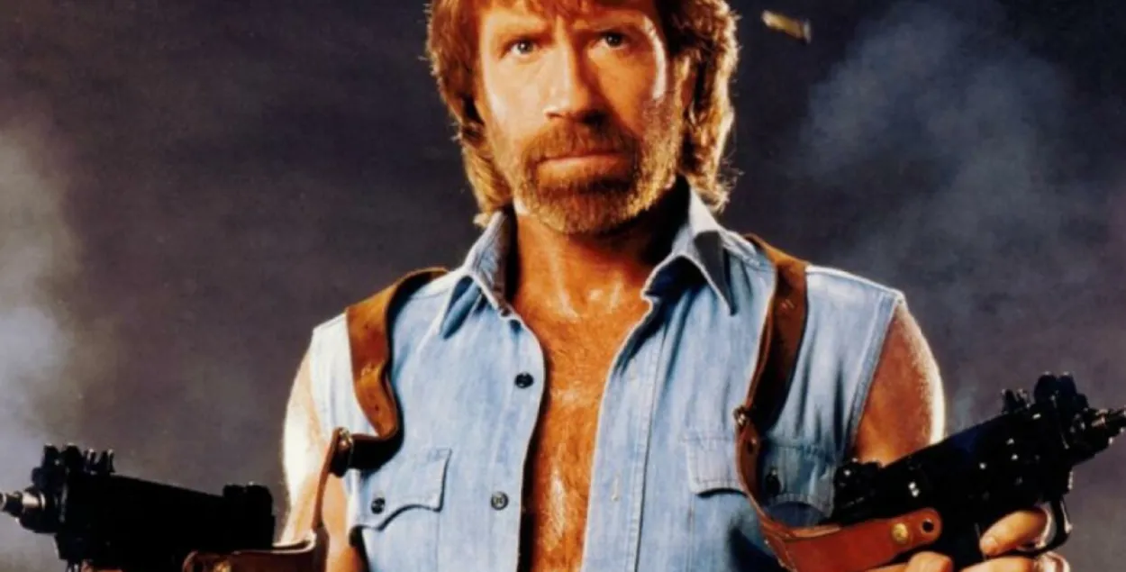 Чак Норыс у фільме "Уварванне ў ЗША"
