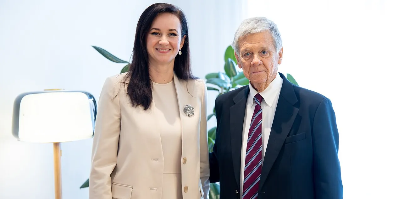 Инга Ругинене и Джон Коул
