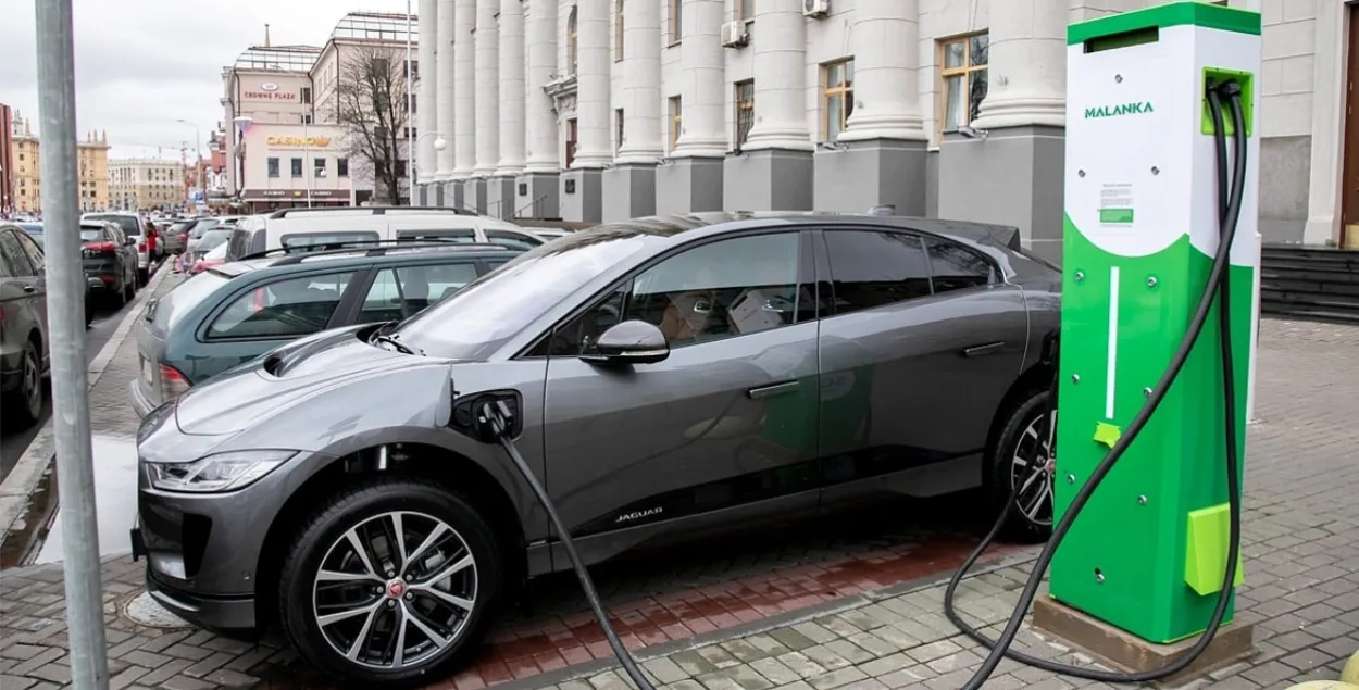 Зарадная станцыя &nbsp;Malanka
