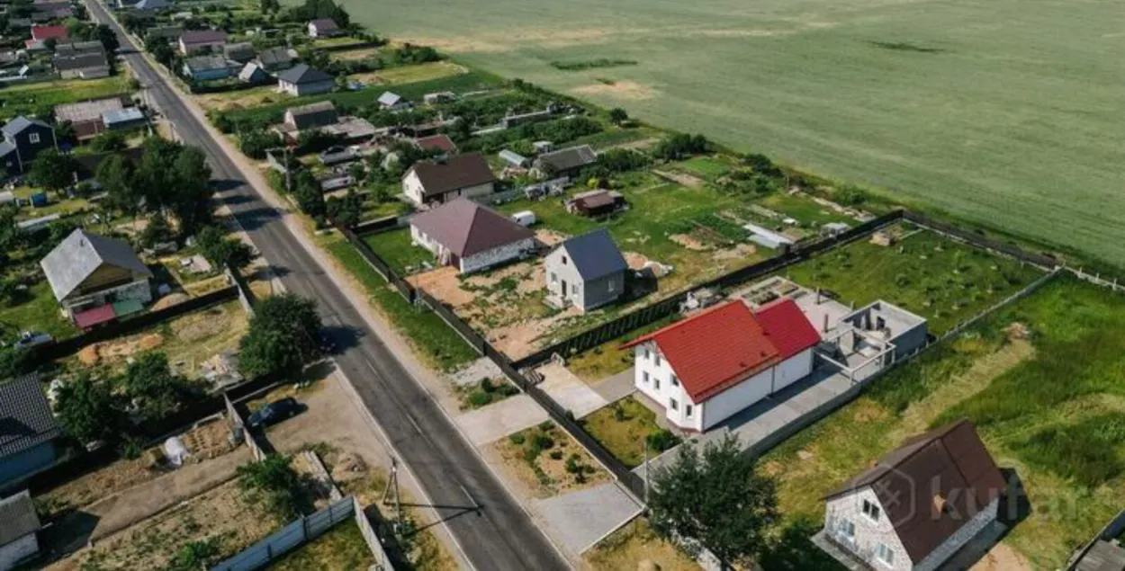 Катэджы ў вёсцы Падліпкі
