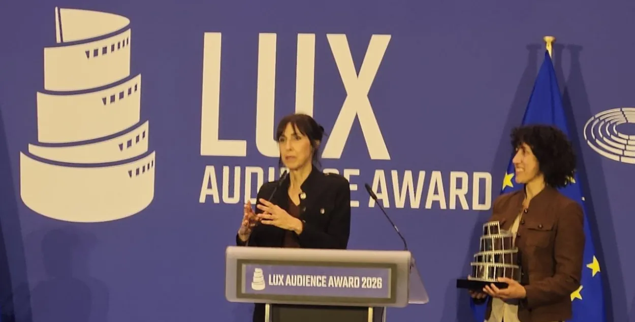 Іспанская рэжысёрка Ева Лібертад падчас ўзнагароджання прэміі Lux Award
