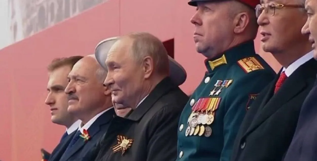 На парадзе
