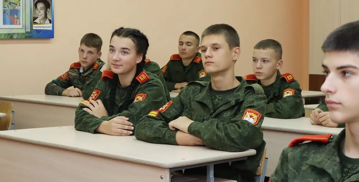 Школьники
