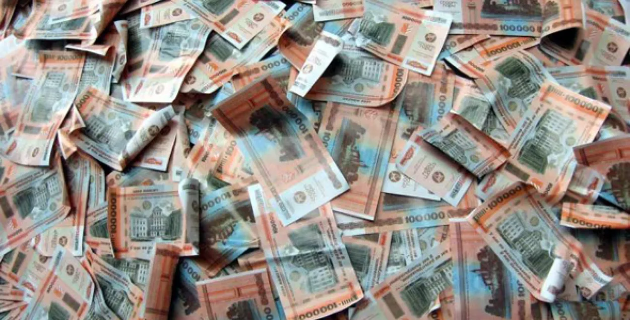 Супрацоўнік банка скраў з картак кліентаў 270 мільёнаў рублёў