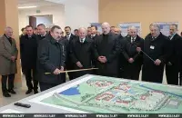 На архивном фото &mdash; Александр Лукашенко знакомится с планами строительства Белорусской АЭС. Фото: БЕЛТА