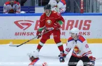 Александр и Николай Лукашенко во время хоккейного любительского матча с командой Гродненской области&nbsp;/ БЕЛТА