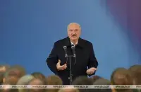 Александр Лукашенко выступает перед людьми / БЕЛТА