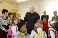 Фото: president.gov.by / Александр Лукашенко во время посещения детского дома в Минске​