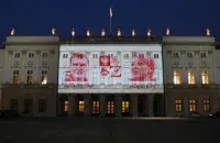 На фасаде президентского дворца в Варшаве появилась иллюминация с портретами Борис и Почобута / facebook.com/stanislaw.dziemianko