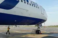 Пассажиров попросили временно покинуть самолет "в связи с мобилизацией" / azurair.ru
