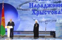 Александр Лукашенко и митрополит Вениамин на вручении премий 11 января 2022-го / president.gov.by​