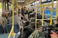 Украинские бойцы после сдачи в плен в Мариуполе, май 2022-го / Фото из соцсетей