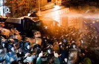 Разгон протестов в Грузии / Медуза
