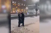Танцы на снегу / Скриншот из видео
