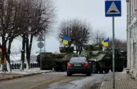 Бронетехника с украинскими флагами в российском городе / Telegram
