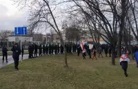 ОМОН у российского посольства / Весна