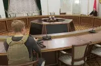 Николай Лукашенко с автоматом / &quot;Пул первого&quot;