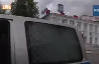 Машина, в которую посадили журналистов &quot;Белсат&quot; / Кадр из видео​