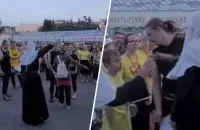 Манашка збівае вулічнага музыку на "Славянскім базары" / калаж Еўрарадыё
