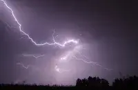 Молния, иллюстративное фото
