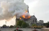 Пожар в соборе Парижской Богоматери / Кадр из видео