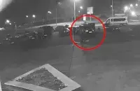 Момент &quot;нападения&quot; на милицейский автомобиль / Скриншот из видео МВД​