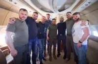 Командиры защитников "Азовстали" вместе с Зеленским / тг-канал Зеленского&nbsp;
