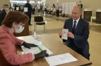 Уладзімір Пуцін галасуе на рэферэндуме па папраўкам у&nbsp;Канстытуцыю Расіі&nbsp;/ Reuters