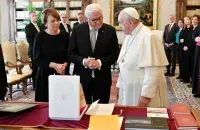 Франк-Вальтер Штайнмайер и Папа Франциск / Reuters​