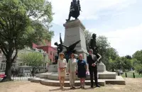 Светлана Тихановская, Джули Фишер, послы Литвы и Польши возле памятника Костюшко / @tsikhanouskaya​