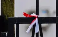 A white-red-white ribbon&nbsp;
