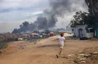 Женщина бежит к убежищу, Израиль