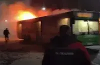 A bus on fire on a highway in the Perm region of Russia / vk.com