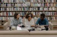 Студенты, иллюстративное фото
