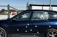 Автомобиль белоруса, в котором отметили пулевые отверстия
