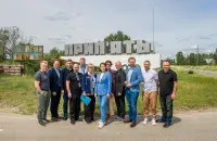 Саша Филипенко (второй справа) в делегации Тихановской
