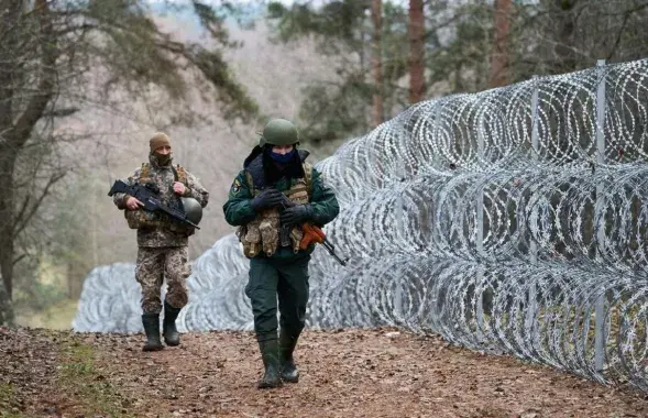 На латвийско-белорусской границе / EPA