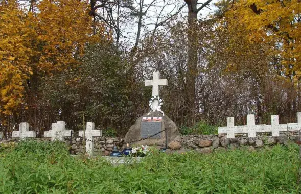 Так выглядело место захоронения поляков до того, как его сравняли с землей по приказу белорусских властей / Роберт Тышкевич
